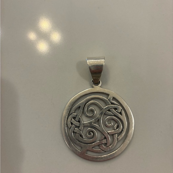 Silpada Silver Celtic Triskele Knot Pendant Necklace 24.6 g - Picture 4 of 7